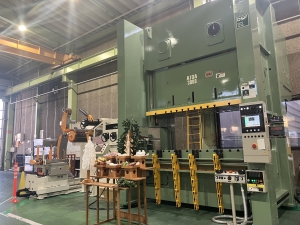 新規設備導入  順送サーボプレス機300ton